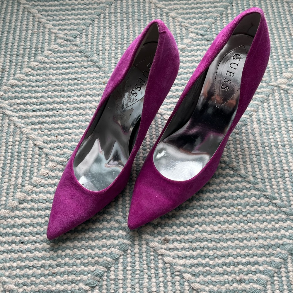 WOMENS GUESS SHOE HEELS IN FUSHIA SIZE 8.5